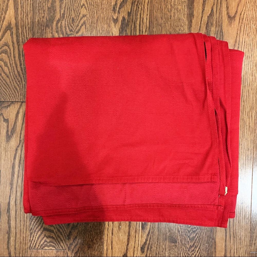 {Bed Bath & Beyond} Tablecloth